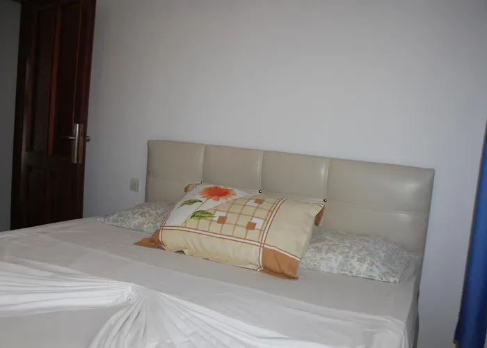 Aparthotel Gunisigi Apart *